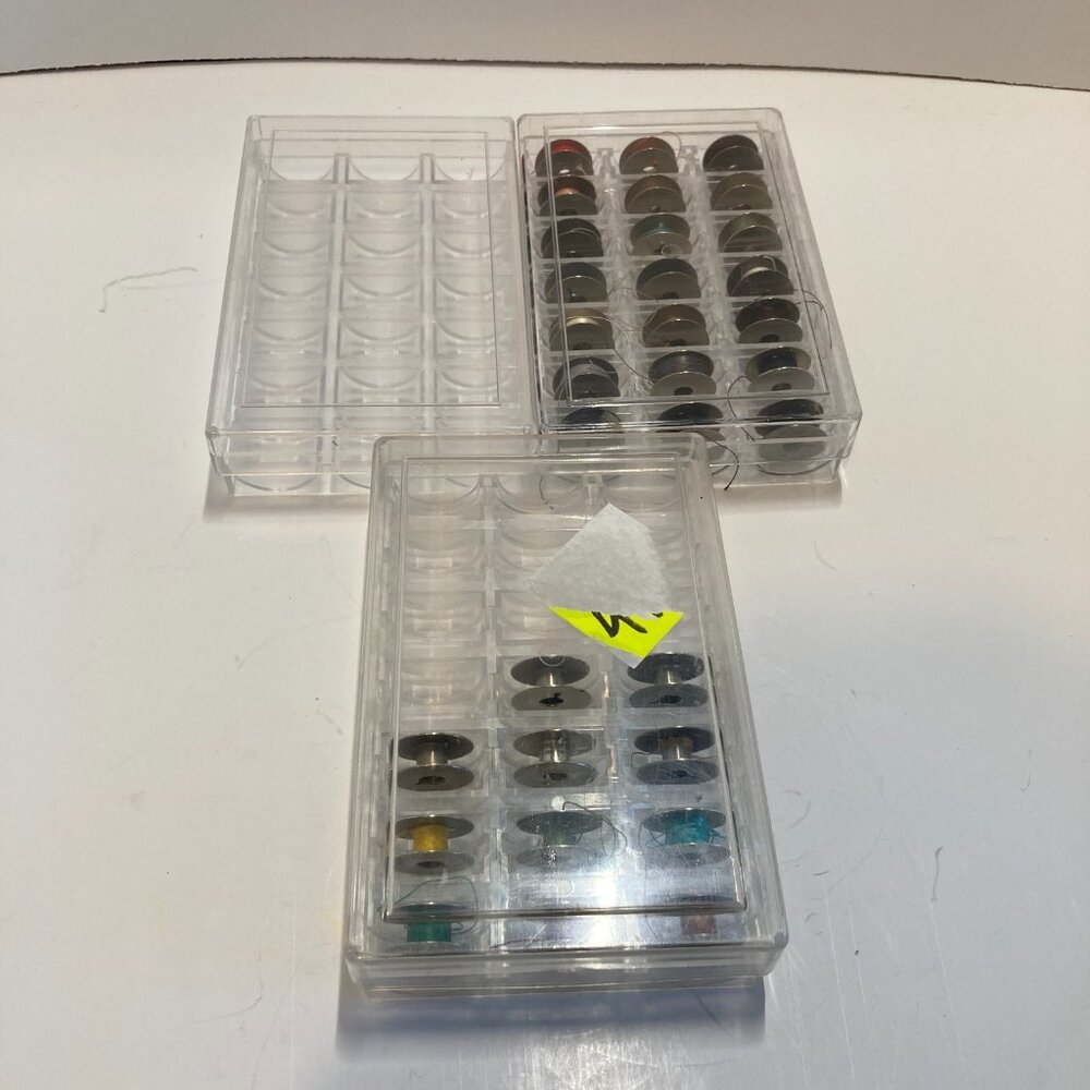Vintage 32 Metal Slotted Bobbins W Assorted Thread + 3 Storage Cases Unbranded